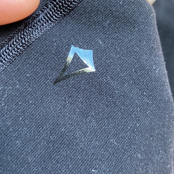 Girl's Ivivva Black HR Flared Groove Pants *Reversible - Picture 5 of 10